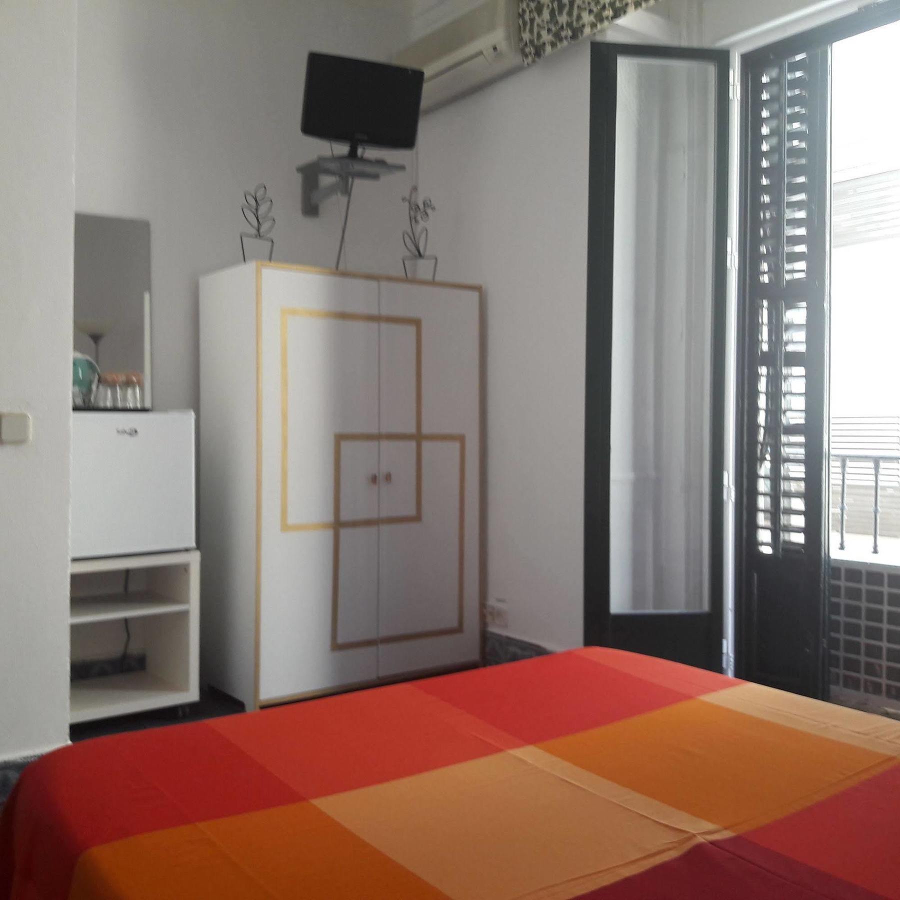 Hostal Casa Chueca Madrid Exterior foto